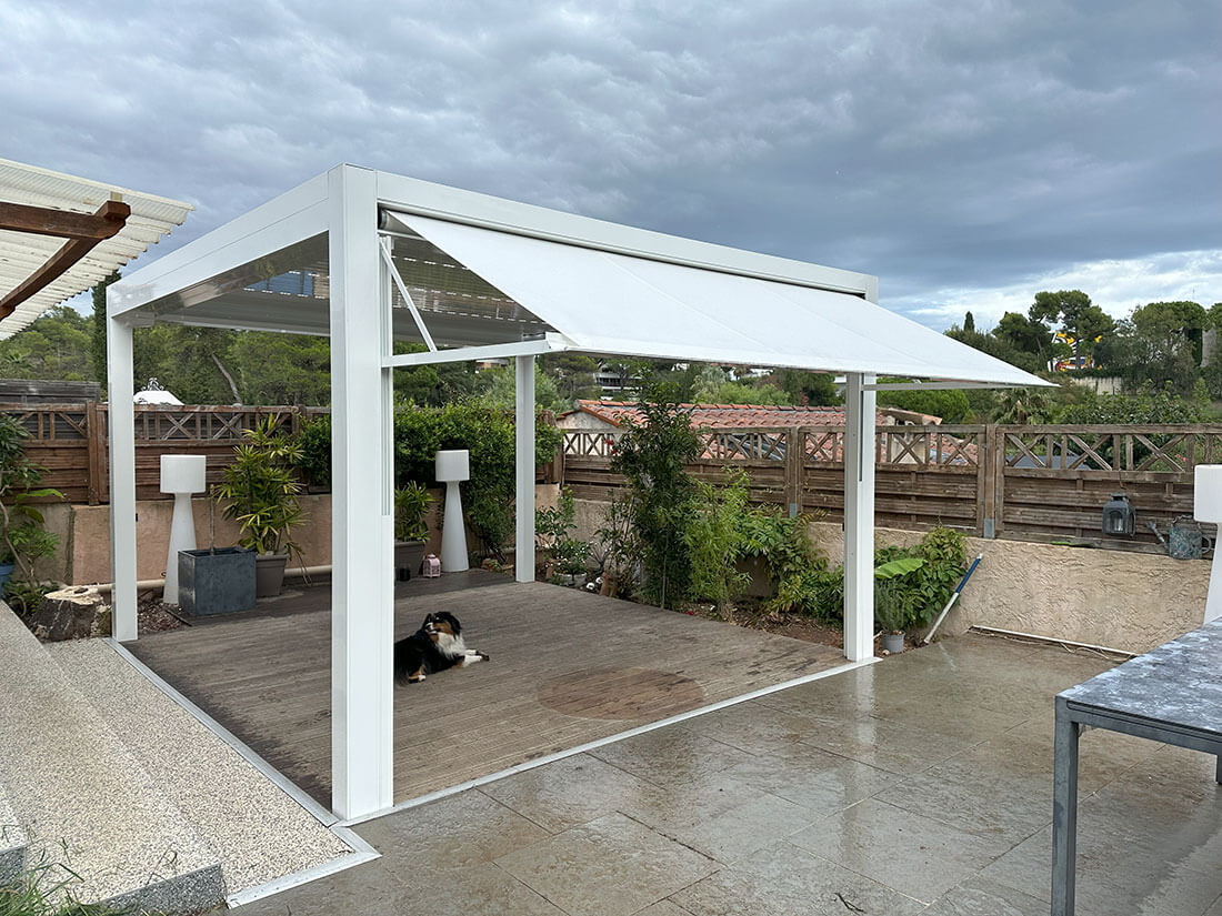 Pergola bioclimatique blanche marquise